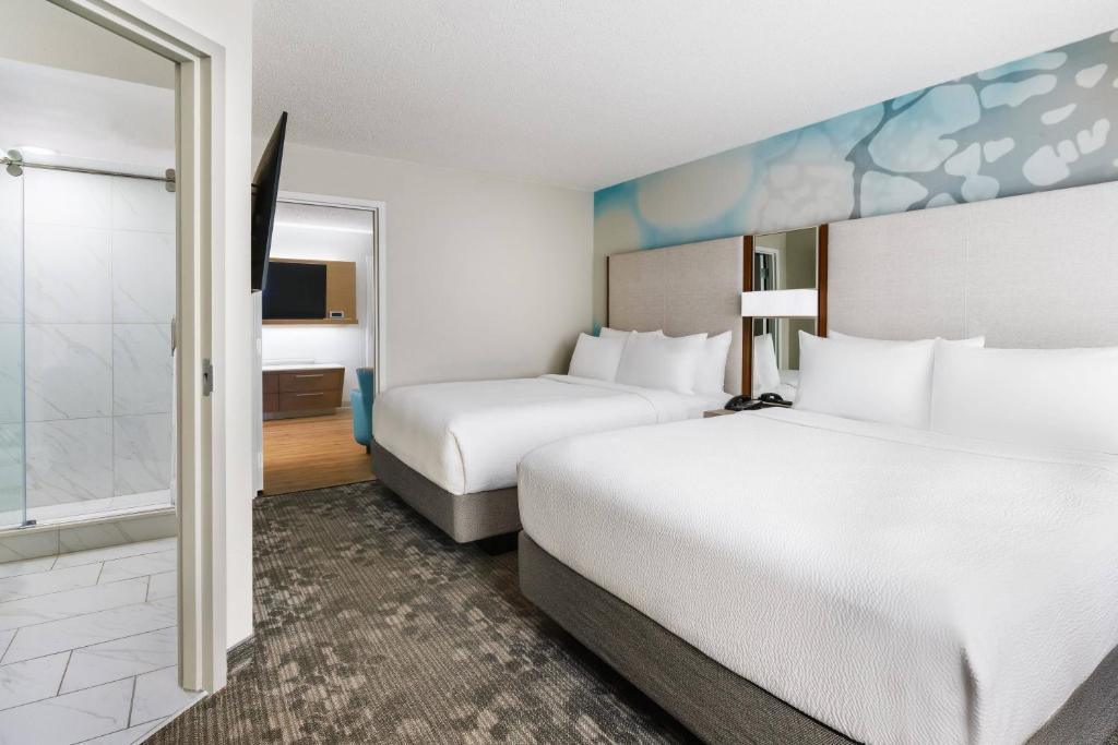 Courtyard by Marriott Orlando Lake Buena Vista at Vista Centre - Suite With Two Queen Beds With Sofa Bed