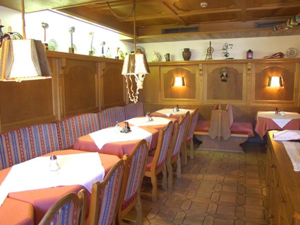 Un restaurante u otro lugar para comer en Hotel Sonnhof