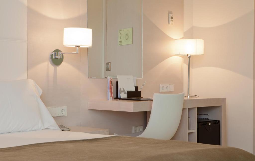 מיטה או מיטות בחדר ב-Hotel Porta Fira 4* Sup