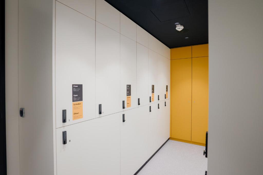 Bob W Munich Old Town - Resim 17