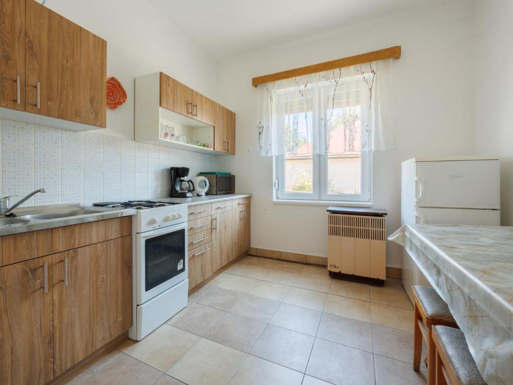 Kuchyňa alebo kuchynka v ubytovaní Holiday Home Peach by Interhome