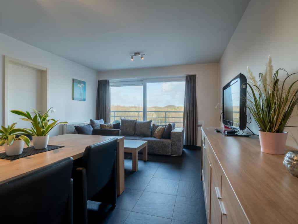TV a/nebo společenská místnost v ubytování Apartment Appartement 402 by Interhome