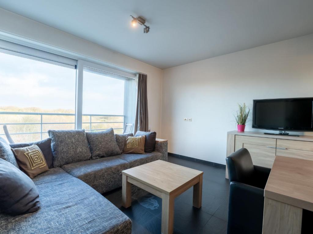 TV a/nebo společenská místnost v ubytování Apartment Appartement 402 by Interhome