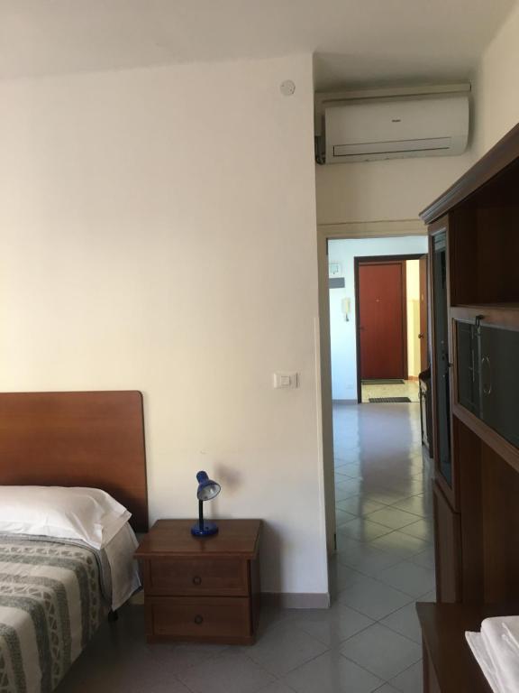 A bed or beds in a room at Appartamento MIRAMARE, 2 camere, cucina, bagno,