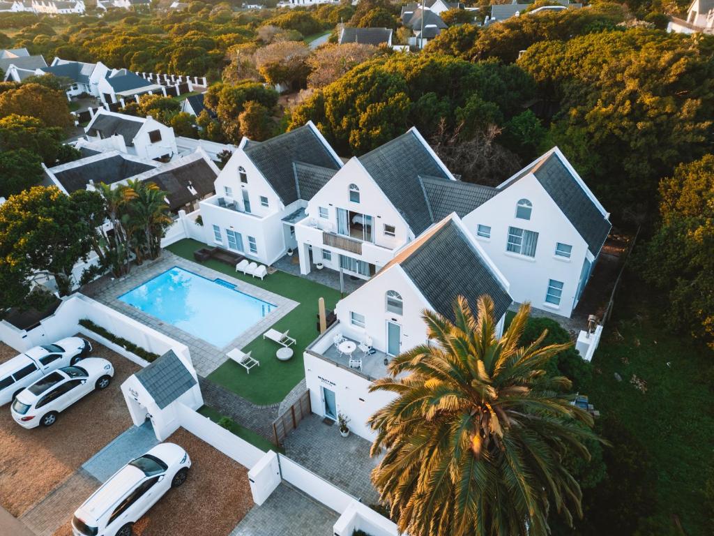 Bazén v ubytování Adrift Guesthouse St Francis Bay nebo v jeho okolí
