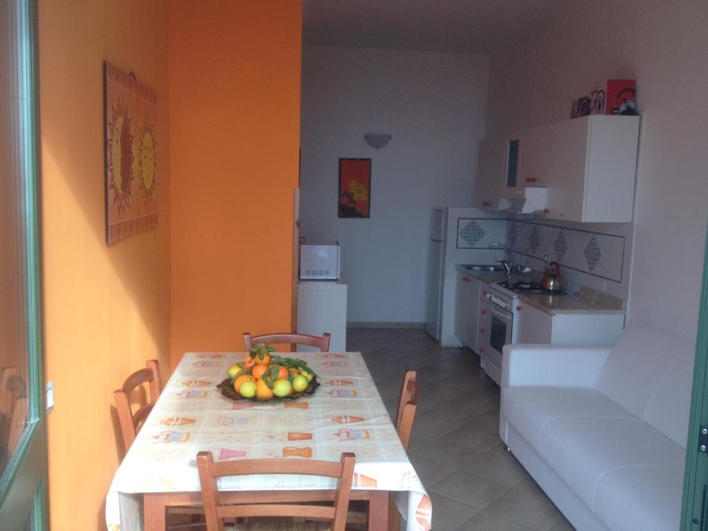 Villa Ceni - Appartamenti con camere, cucina, wc e terrazza sul mare in villa con piscina, giardino e parcheggio - ホリデーホーム