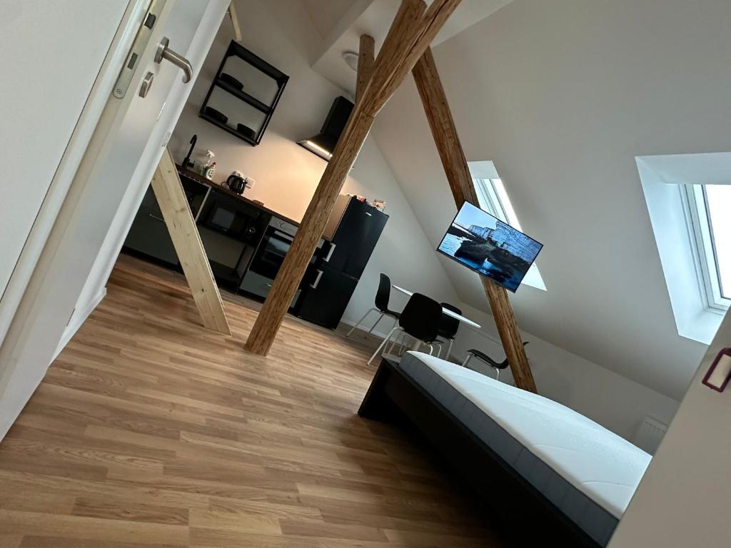 Łóżko lub łóżka w pokoju w obiekcie Žižkov tower suites