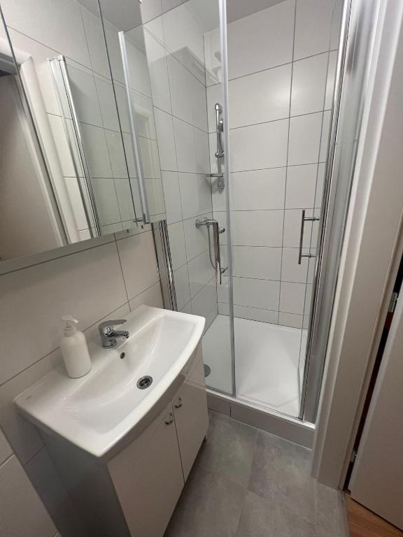 Žižkov tower suites - Resim 3