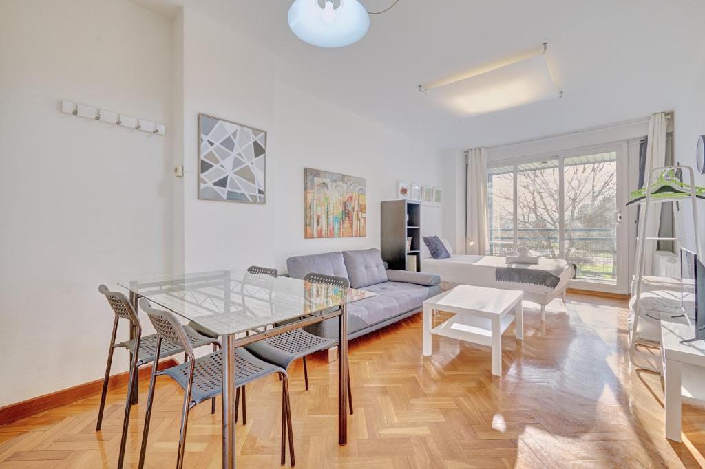 Kép Mirasierra Suites Pamplona szállásáról Pamplonában a galériában