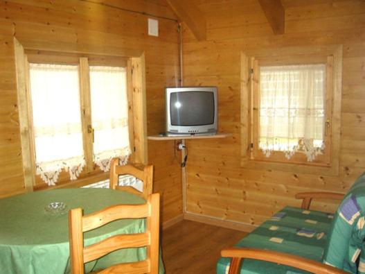 TV a/nebo společenská místnost v ubytování Camping Prado Verde