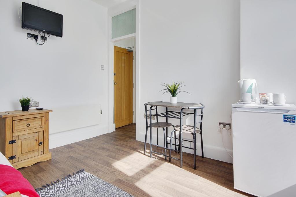 Azure Beach Hotel - Resim 18