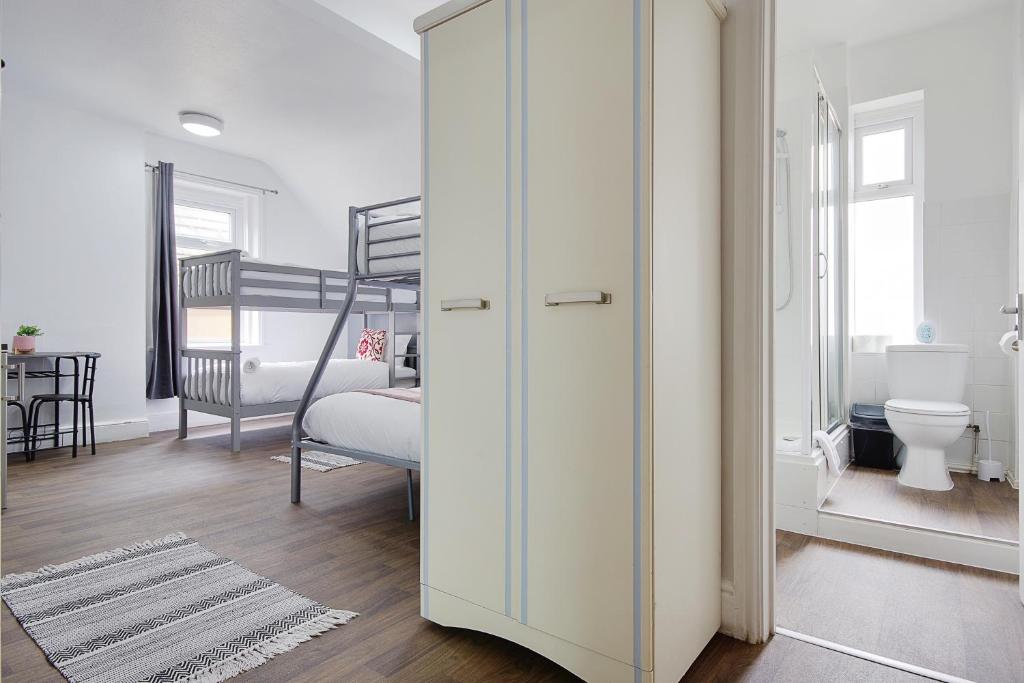 Azure Beach Hotel - Resim 14