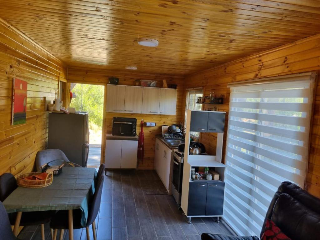Kuchyň nebo kuchyňský kout v ubytování Cabañas Alto Quillay, radal siete tasas