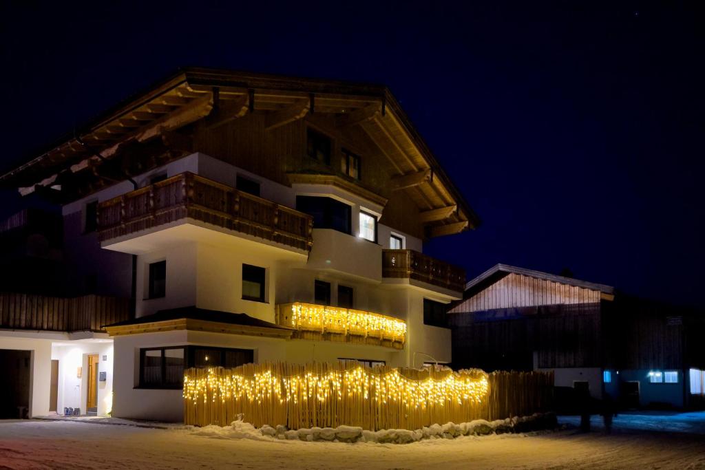 Το κτήριο όπου στεγάζεται  το διαμέρισμα