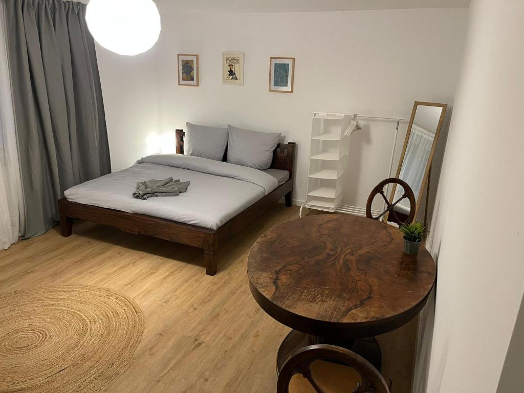 a small bedroom with a bed and a table at Süße Marie Durlach 13 in Karlsruhe