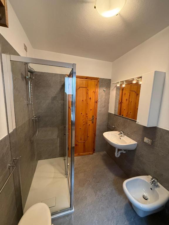 A bathroom at Appartamento Marco