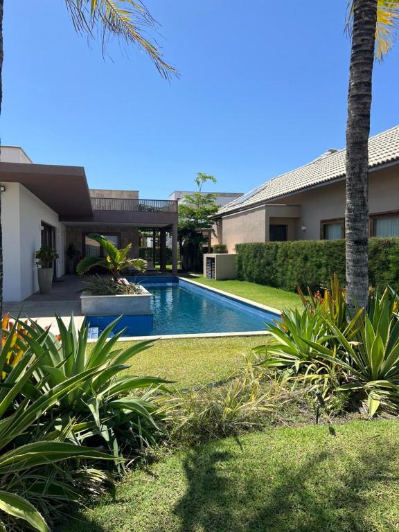 a villa with a swimming pool in a yard at Villa Formentera - Casa 08 by The Coral Beach Resort in Trairi