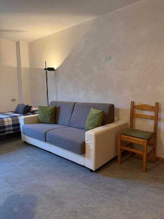 A seating area at Appartamento Marco