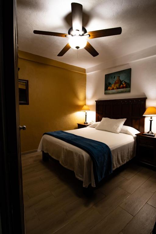Postel nebo postele na pokoji v ubytování Hotel Casa San Miguel