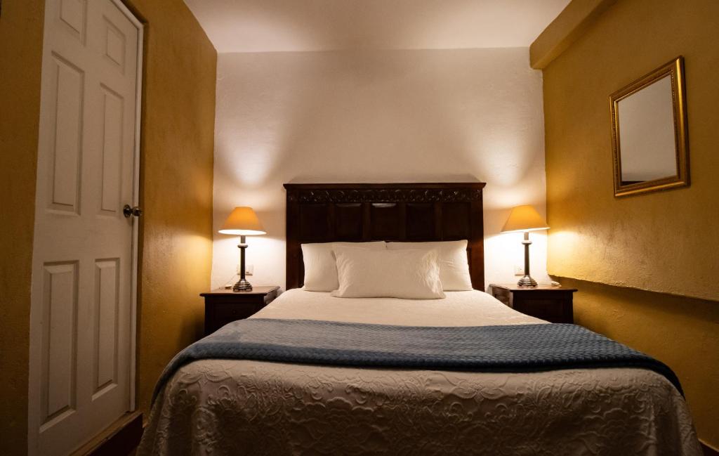 Postel nebo postele na pokoji v ubytování Hotel Casa San Miguel