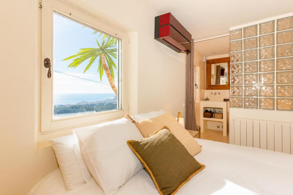 Kuchyň nebo kuchyňský kout v ubytování Stunning Villa Ibizenca with private pool in Sitges
