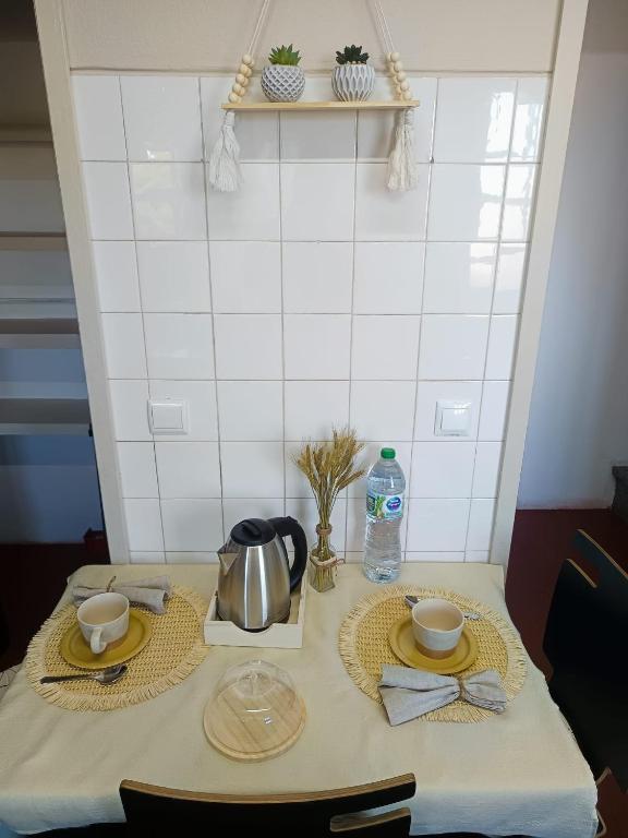 Příslušenství pro přípravu čaje a kávy v ubytování Areal Guest House