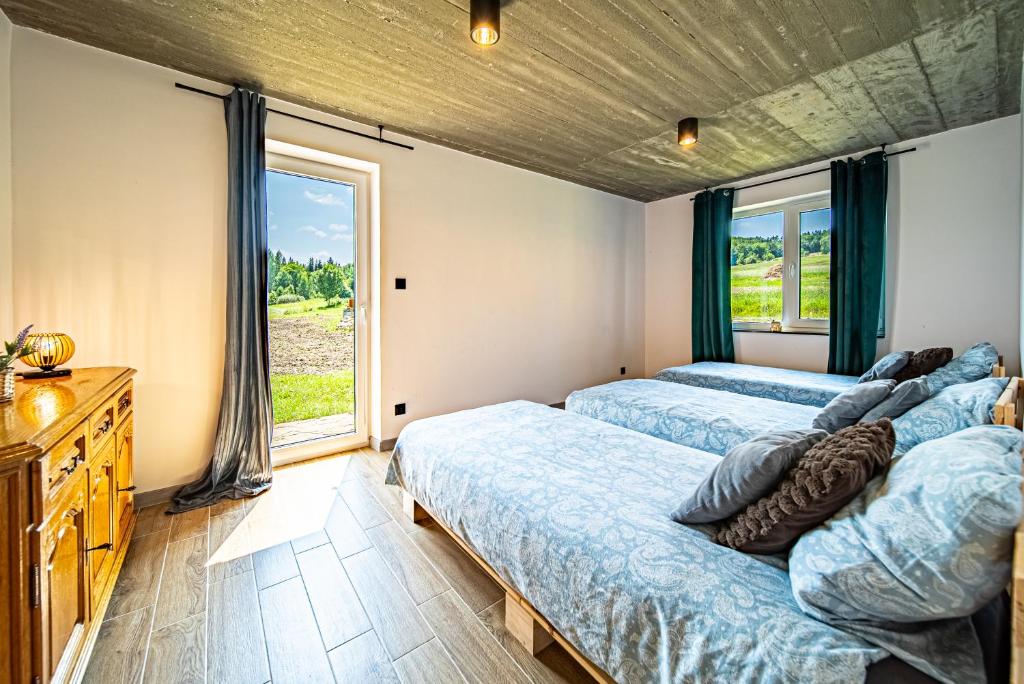 Postel nebo postele na pokoji v ubytování Domki Pod Chełmem