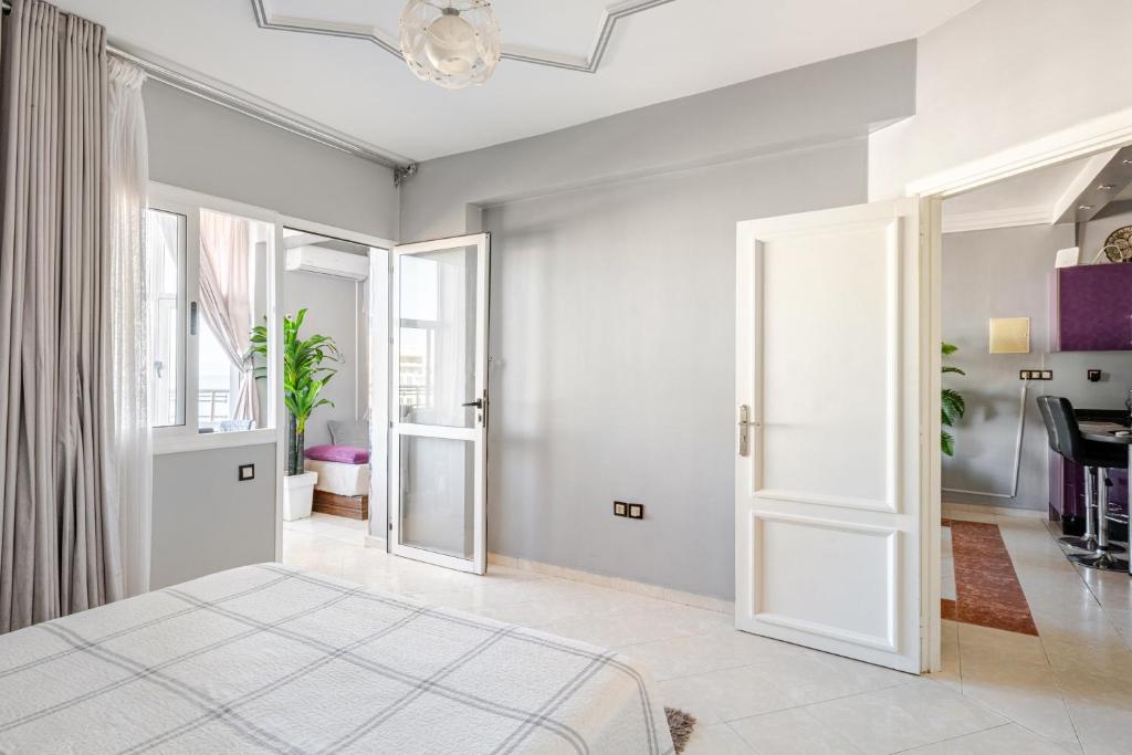 Ένα ή περισσότερα κρεβάτια σε δωμάτιο στο Oceanview Apartment with Stunning City View