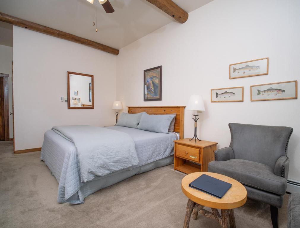 Taharaa Mountain Lodge - King Suite Met Balkon