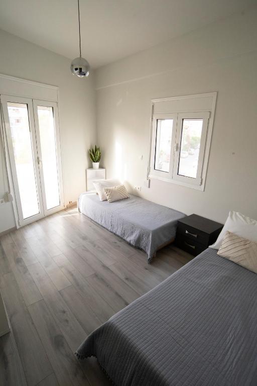 Posteľ alebo postele v izbe v ubytovaní Ierapetra flats 2