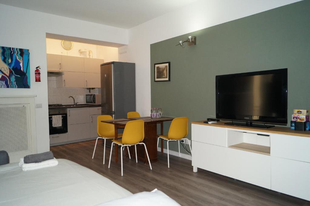A kitchen or kitchenette at Navigli-Darsena In the Heart of the City