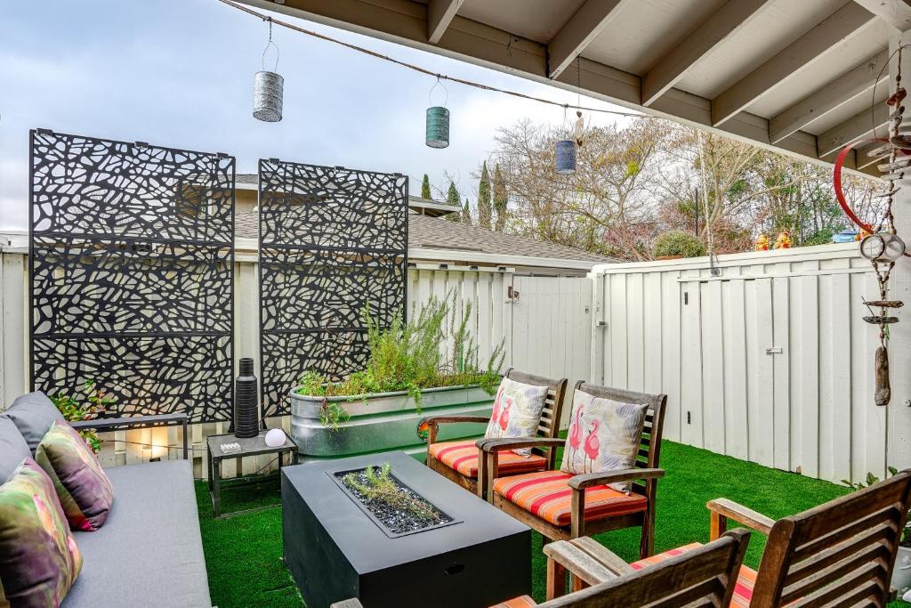 a patio with chairs and a table and a fence at 1 Mi to Dtwn Napa Townhome with Pool Access in Napa