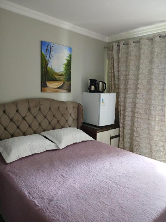 Ένα ή περισσότερα κρεβάτια σε δωμάτιο στο Suíte Aconchegante Balneário Camboriú próximo Praia