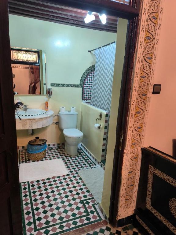 Koupelna v ubytování Riad Lalla Zoubida
