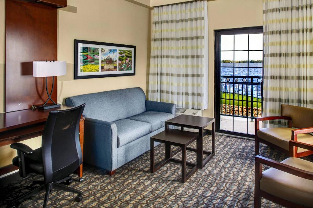 Courtyard by Marriott Riverfront New Bern - Habitación King Con Sofá Cama
