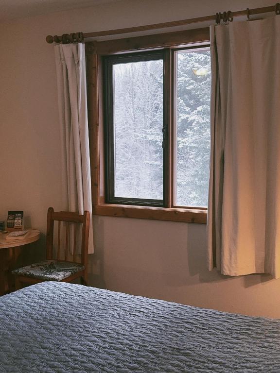 Postel nebo postele na pokoji v ubytování Alpine Meadows Lodge