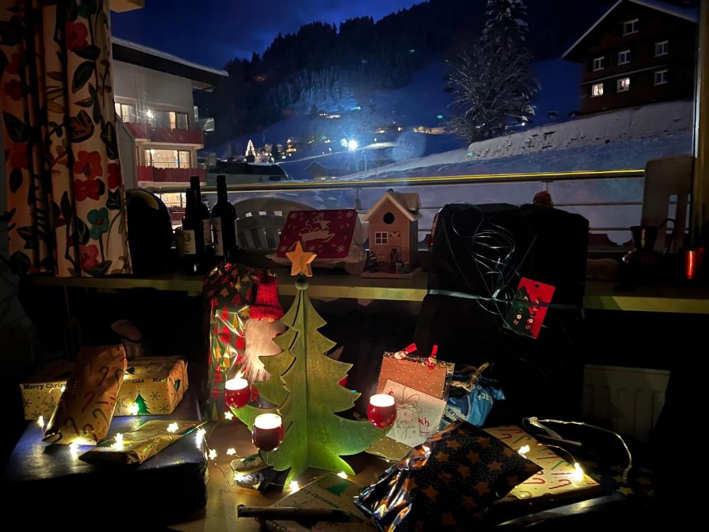 Fotografia z galérie ubytovania Aparthotel 333 mit Schwimmbad Kleinwalsertal v destinácii Mittelberg