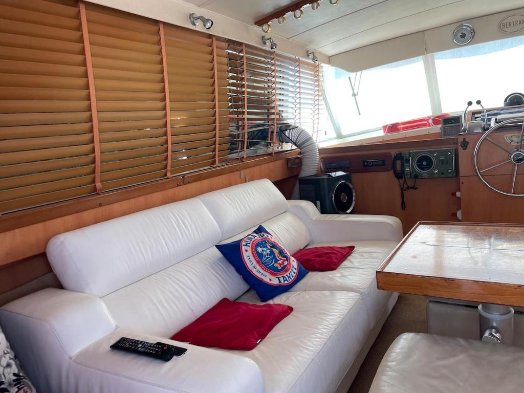 Photo de la galerie de l'établissement Entire boat Centre Port du Cap Agde, au Cap d'Agde