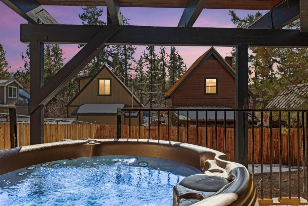 Φωτογραφία από το άλμπουμ του Wild Heart Cabin σε Big Bear Lake