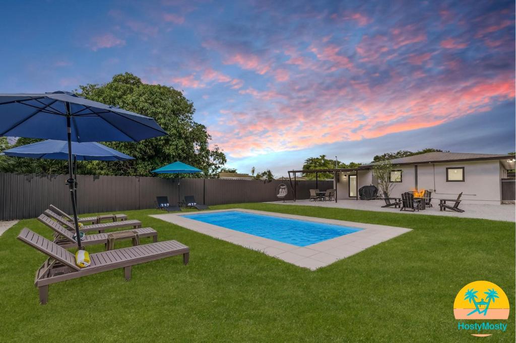 Πισίνα στο ή κοντά στο Boho Chic 3 Bed 2 Bath with Heated Pool & BBQ Great for Families