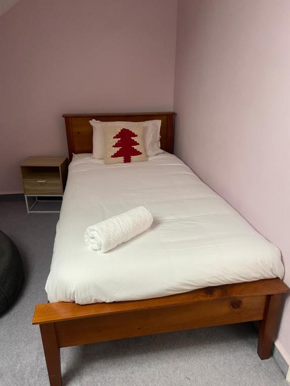 Postel nebo postele na pokoji v ubytování Fairhall Guest Lodge