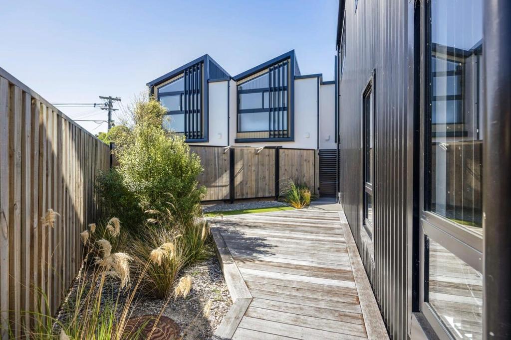 Dreamcatcher Cottage - 2BR Mystic Moonrise - Resim 6