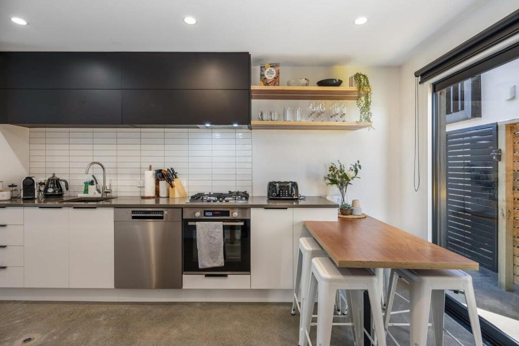 Dreamcatcher Cottage - 2BR Mystic Moonrise - Resim 19