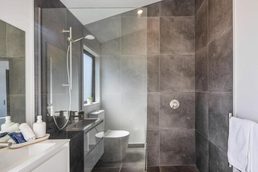 Dreamcatcher Cottage - 2BR Mystic Moonrise - Resim 27