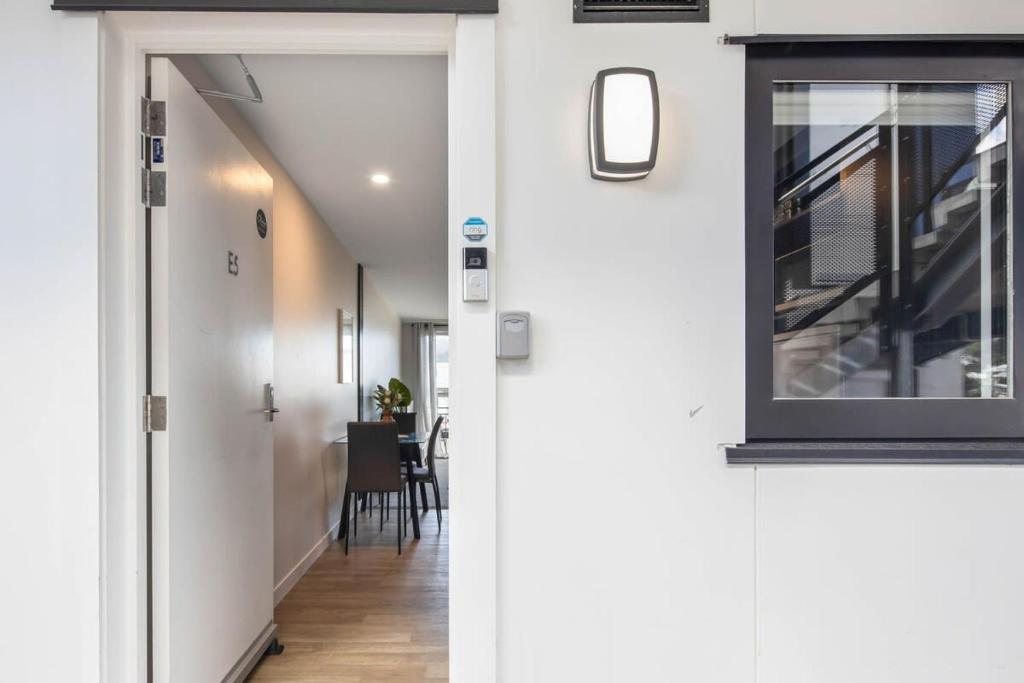 Newtown Tranquility Spacious 2-Bedroom Apartment - Resim 19