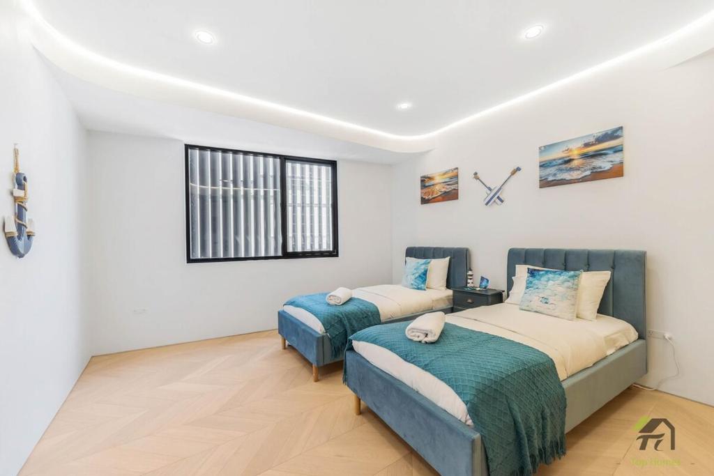 two beds in a room with white walls at Harbour view new year firework in Sydney
