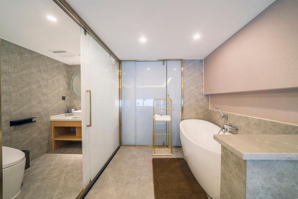 Koupelna v ubytování Yunmulijin Sky High Riverview Hotel Chongqing Jiefangbei Raffles Plaza