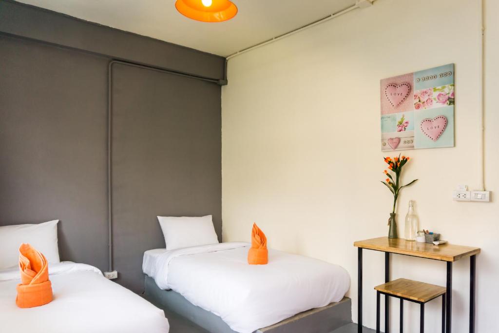 Love CNX Guesthouse - Standard Twin Room With Shared Bathroom