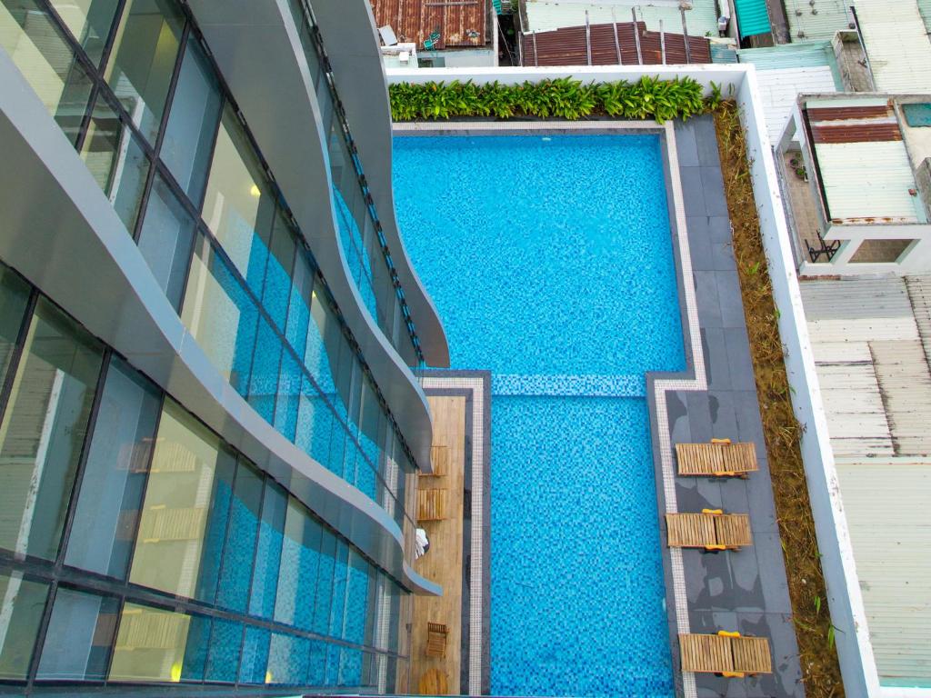 Bazén v ubytování Da Nang Han River Hotel nebo v jeho okolí