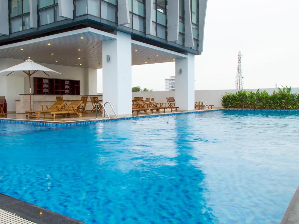 Bazén v ubytování Da Nang Han River Hotel nebo v jeho okolí